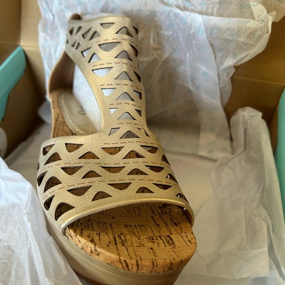 BareTraps Light Gold Cutout Wedges - Picture 3 of 8